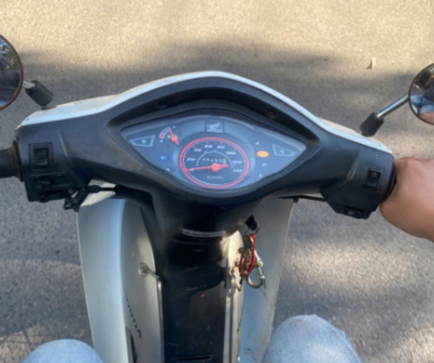 Chiếc xe Wave cổ của anh Công sau 2 lần vá săm.