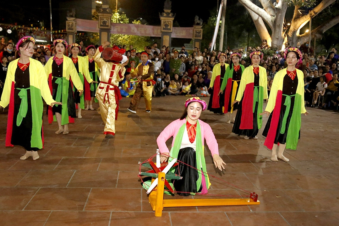 Diễn xướng Văn học Dân gian trong Lễ hội Trò Trám. Nguồn: internet