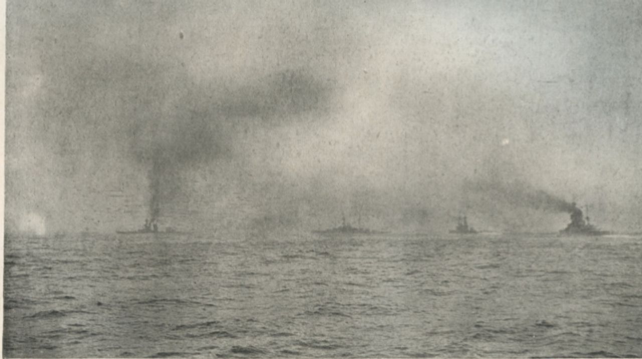 HMS Iron Duke cùng Hải đội 3 bắt đầu triển khai thành hàng chiến tuyến vào lúc 18 giờ 29 phút.