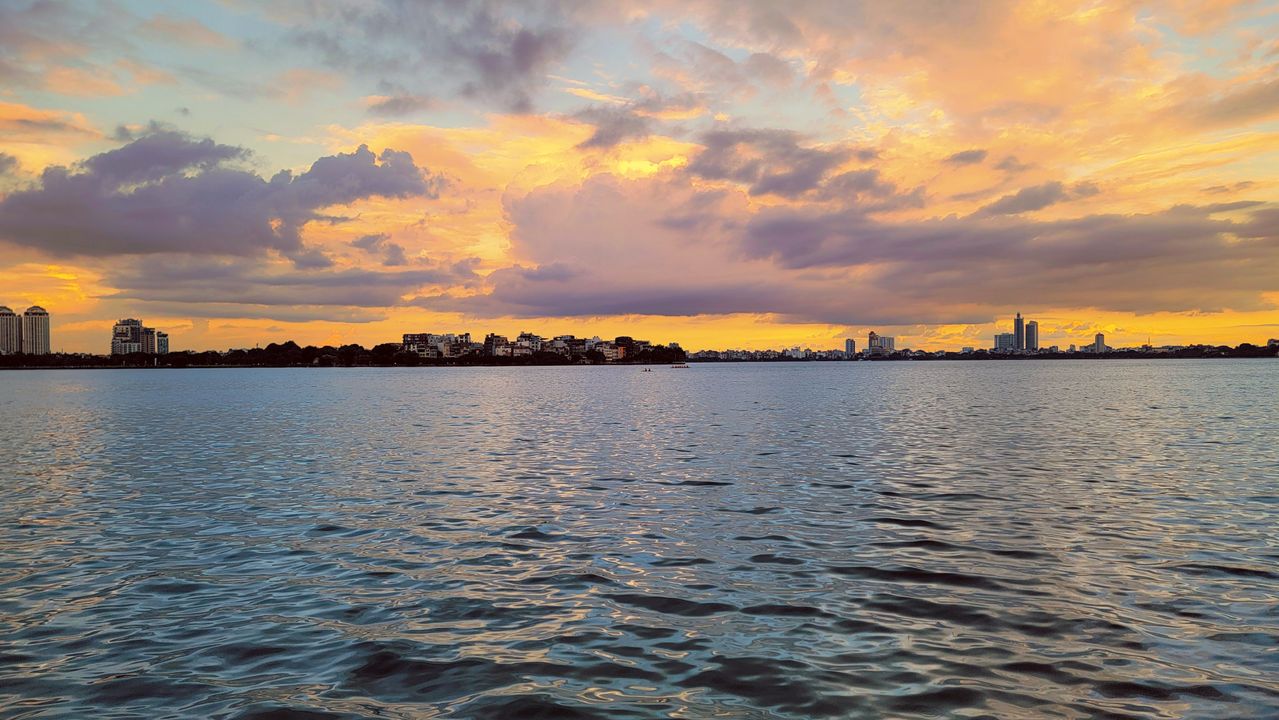 Mê cái hồn nhẹ bẫng, cứ thế mà khỏa mình vào không gian đẫm đượm áng mật ngọt chiều hôm...