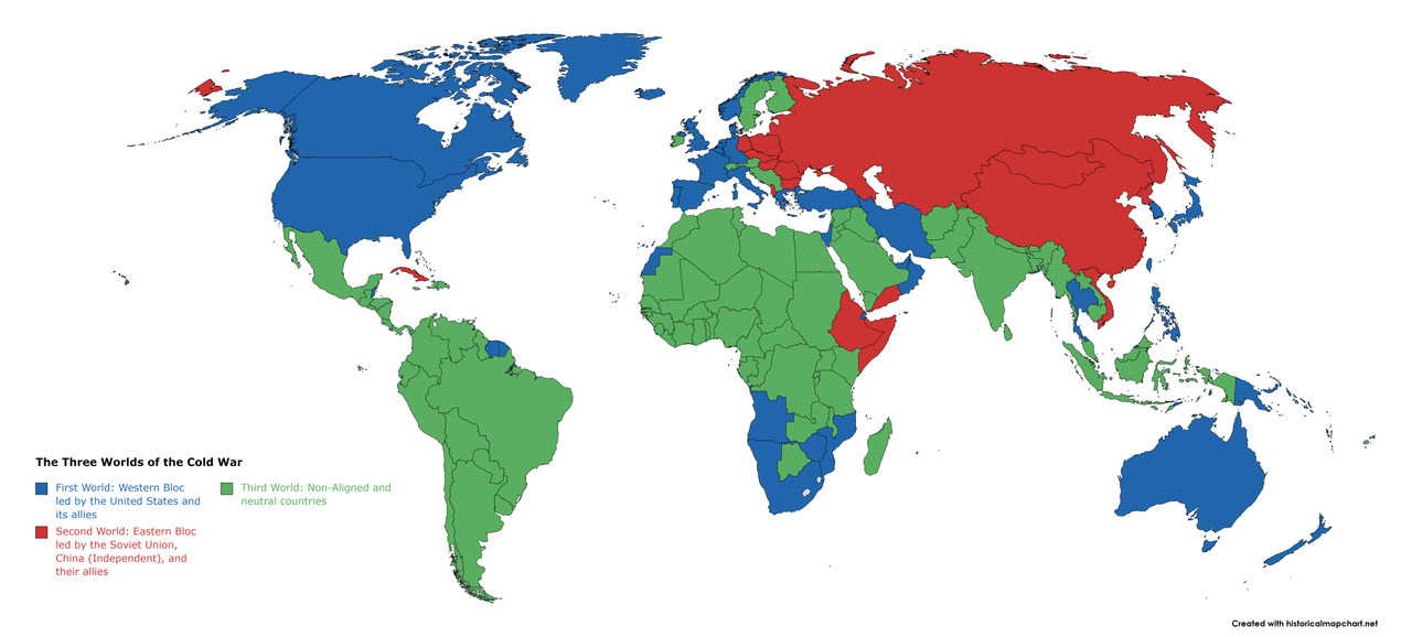 Các khối chính trị trong Chiến tranh Lạnh: thế giới thứ nhất - khối phương Tây đô Hoa Kỳ dẫn đầu và đồng mình (màu xanh dương); thế giới thứ hai - khối phương Đông đó Liên Xô, Trung Quốc dẫn đầu và đồng mình (màu đỏ); thế giới thứ ba - các quốc gia không liên kết và trung lập (màu xanh lá)