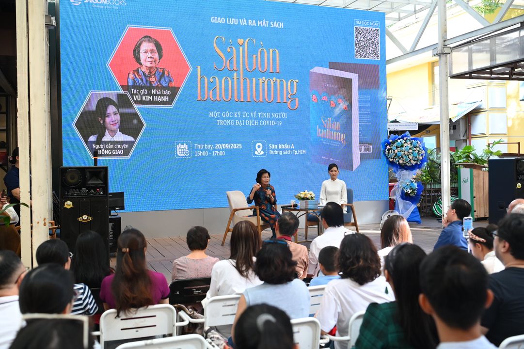 Hơn hai giờ đồng hồ, hàng trăm bạn đọc đã cùng tham dự buổi giao lưu – trò chuyện cùng tác giả cuốn sách “Sài Gòn bao thương” - Ảnh: Nhật Phan