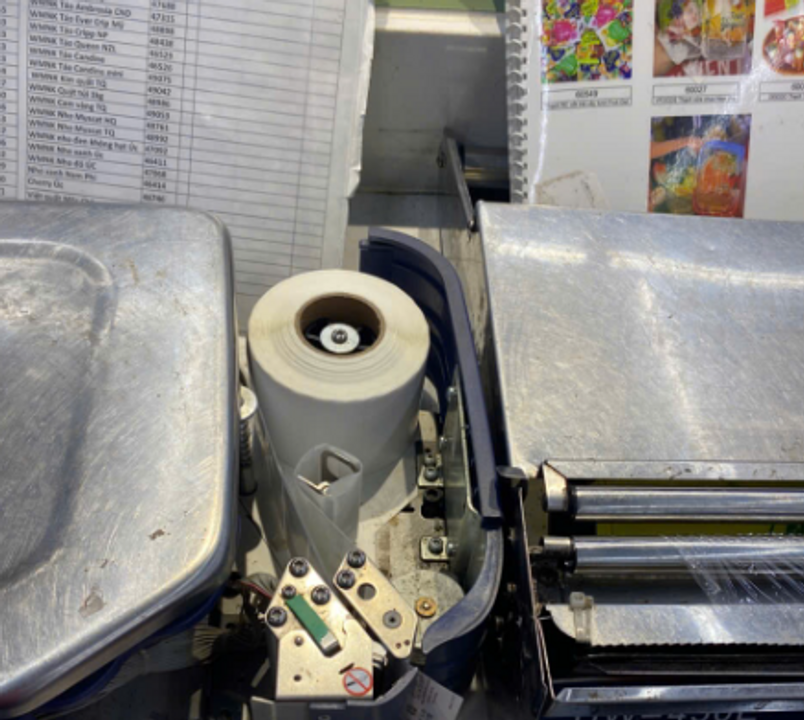 Loanh quanh tự nhiên mày mò thay được cuộn mã in.