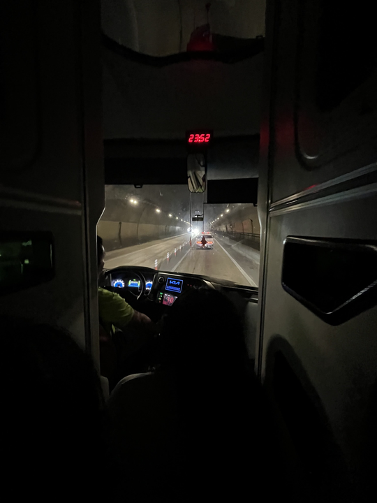 Đêm hôm ấy, đoạn hầm gì đó hình như ở Nghệ An