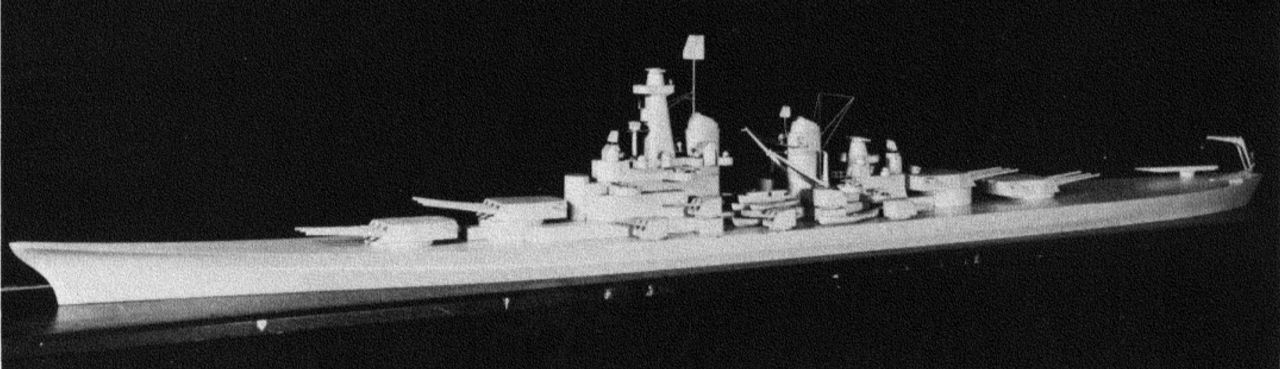 Mô hình này, có niên đại từ năm 1940–41, cho thấy thiết kế sơ bộ của một thiết giáp hạm lớp Montana. Cấu hình cơ bản trông khá giống với thiết giáp hạm lớp Iowa, với mũi tàu dài, cấu trúc thượng tầng phía trước gọn gàng, và hai ống khói. Mô hình cho thấy rõ rằng radar đã được tích hợp vào thiết kế ngay từ những giai đoạn đầu. Dàn pháo hạng hai được thể hiện rõ, nhưng không có khẩu pháo phòng không nào được mô phỏng. (Naval History and Heritage Command)