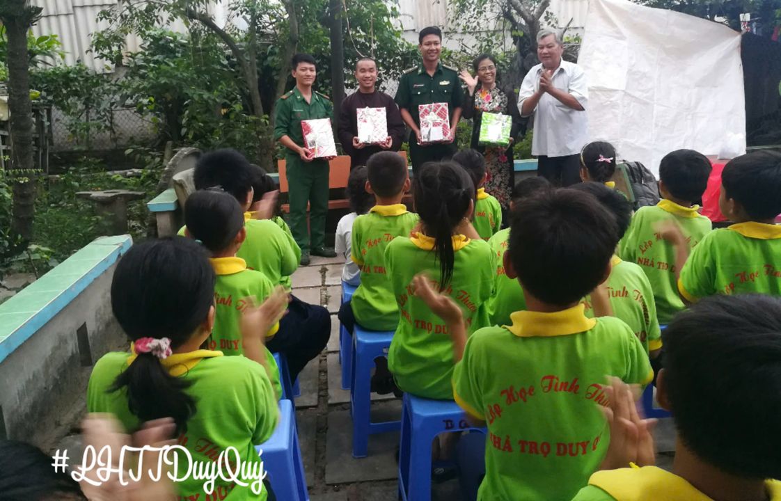 Lớp học tình thương tại Khu công nghiệp Thuận Đạo , con em công nhân nhiều nơi tập trung về đó để mưu sinh, buộc khi các em phải nghỉ học sớm trải nghiệp sự đời phải đi bán vé số, phải đi làm thêm... bản thân tôi phải luôn mang theo mình sự kiên nhẫn và lòng nhân ái để lắng nghe và thấu hiểu được các em. Lớp học đó là nơi mà niềm vui của bọn trẻ đơn giản chỉ là những quyển sách cũ hay những bài hát thiền cả mà chúng tôi dạy. Những khoảnh khắc ấy khiến tôi nhận ra rằng giá trị của sự cống hiến không nằm ở những điều lớn lao, mà là ở việc chúng ta có thể mang lại niềm hy vọng và hạnh phúc cho người khác, dù chỉ trong một khoảnh khắc ngắn ngủi.