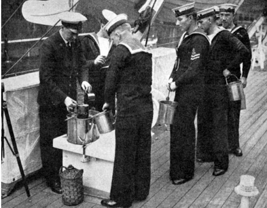 Một phần quan trọng trong sinh hoạt hàng ngày trên thiết giáp hạm thời chiến tranh của Hải quân Hoàng gia Anh là việc phát khẩu phần rượu rum. Khẩu phần này được phát hàng ngày cho tất cả thuỷ thủ từ 20 tuổi trở lên. Một đại diện của mỗi khoang ăn (messdeck) sẽ thu nhận khẩu phần rượu cho các bạn tàu của mình.