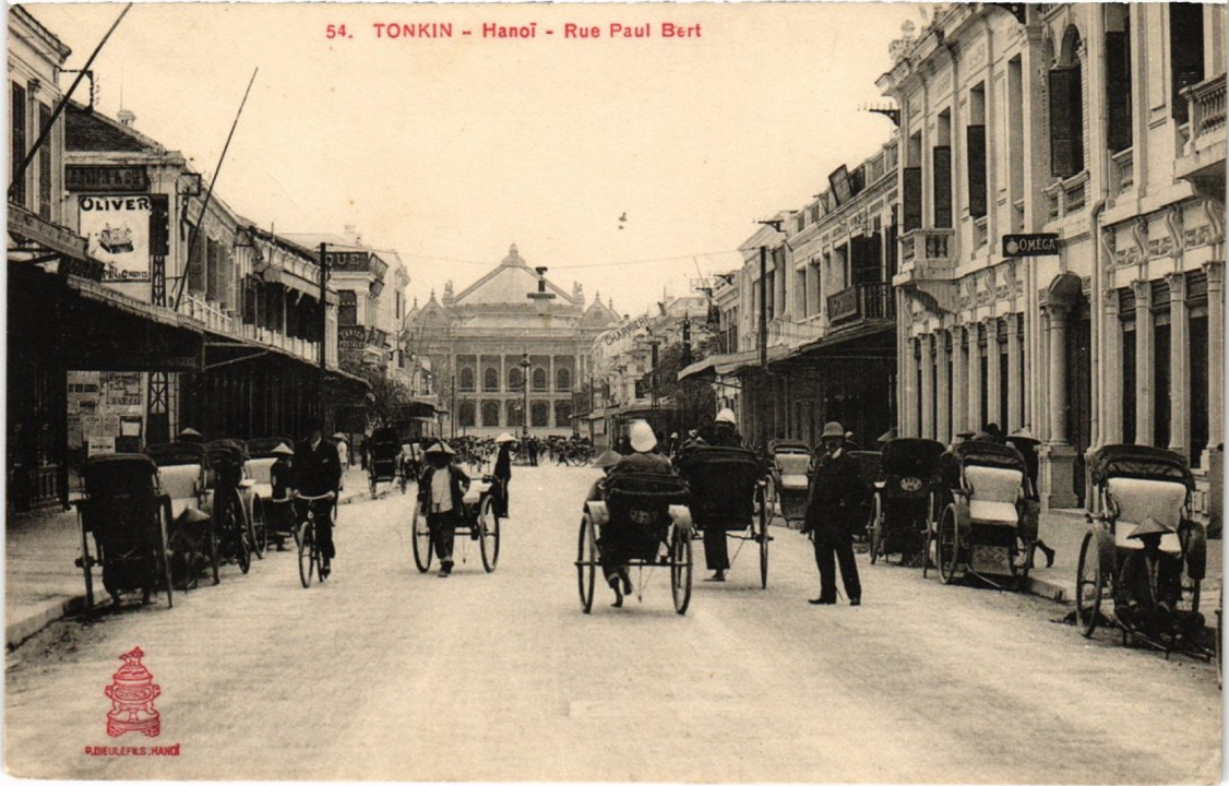 Nhà Hát Lớn tại Hà Nội đầu những năm 1900s, xưa là phố Paul Bert, nay là phố Tràng Tiền (Rue tiếng Pháp nghĩa là street)