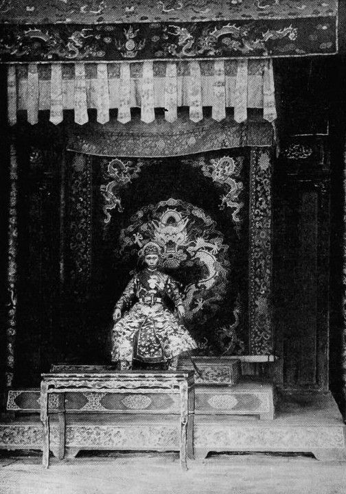 Vua Thành Thái trên ngai vàng