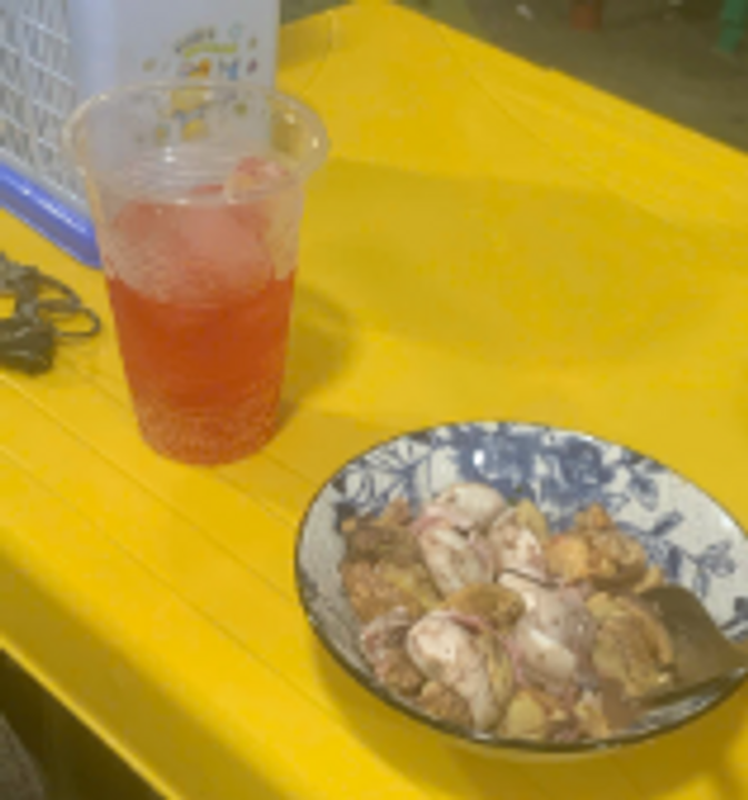 Trứng vịt lộn và sting đỏ.......