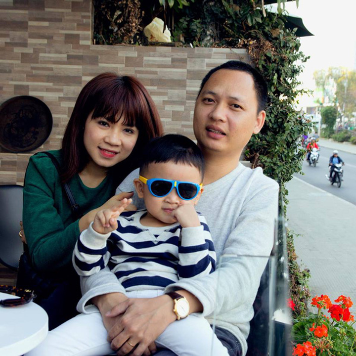 Ca sĩ Nguyễn Hải Phong bên gia đình...