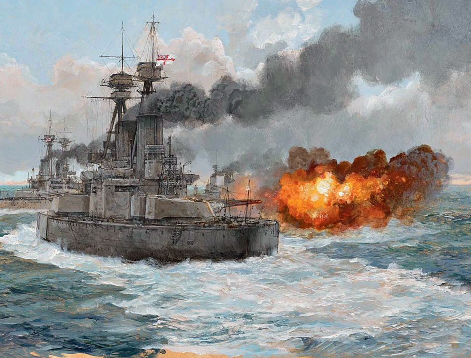 Tại trận Jutland, tàu Bellerophon thuộc Hải đội 4, dưới quyền chỉ huy của Phó Đô đốc Doveton Sturdee. Vào khoảng 19 giờ 25 phút, Bellerophon đang ở vị trí trung tâm trong đội hình dài gồm các thiết giáp hạm của Đô đốc Jellicoe, và cùng với Agincourt ở phía sau đội hình, là một trong những chiến hạm đầu tiên phát hiện ra các thiết giáp tuần dương hạm đối phương và nổ súng vào chúng. Lúc đó, tàu đang di chuyển theo hướng đông bắc và chuẩn bị đổi hướng 90 độ sang mạn phải, theo mệnh lệnh của Jellicoe cho toàn hạm đội rẽ sang hướng đông để “cắt chữ T” đội hình của hạm đội thiết giáp hạm Đức đang tiến đến. Tranh này mô tả Bellerophon đang khai hỏa loạt pháo đầu tiên vào các thiết giáp tuần dương hạm Đức, lúc đó đang ở cách khoảng 18.000 yard về phía đông nam. (Paul Wright)