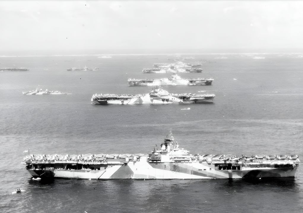 Sau khi yểm trợ cuộc đổ bộ lên Philippines vào tháng 10 — trong đó lực lượng này đã đánh bại chiến dịch lớn cuối cùng của Hải quân Đế quốc Nhật tại vịnh Leyte và phải đối phó với mối đe dọa liên tục từ máy bay Nhật Bản trên đất liền, bao gồm cả việc sử dụng máy bay cảm tử lần đầu tiên — Lực lượng Tàu sân bay tốc độ cao (được đổi phiên hiệu thành TF 38 trong biên chế Hạm đội 3) đã rút về đảo san hô Ulithi để nghỉ ngơi ngắn hạn. Khung cảnh sức mạnh hải quân này được ghi lại tại Ulithi ngày 8 tháng 12 năm 1944, bao gồm (từ trước ra sau) các tàu sân bay lớp Essex: Wasp, Yorktown, Hornet, Hancock và Ticonderoga. (Naval History and Heritage Command - NHHC)
