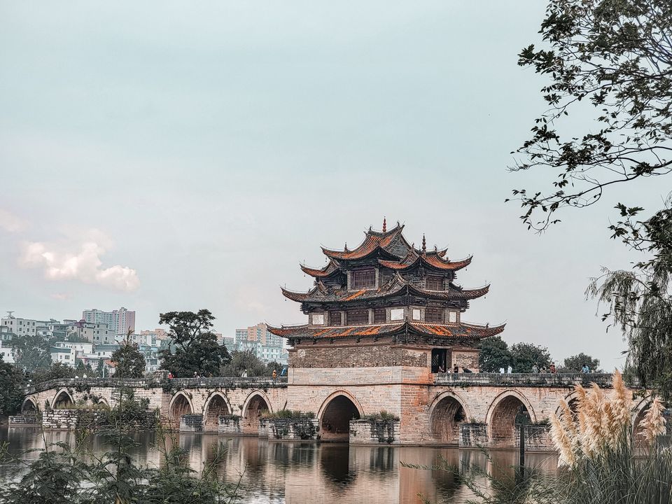 Cây cầu 17 lỗ mang tên Song Long Kiều