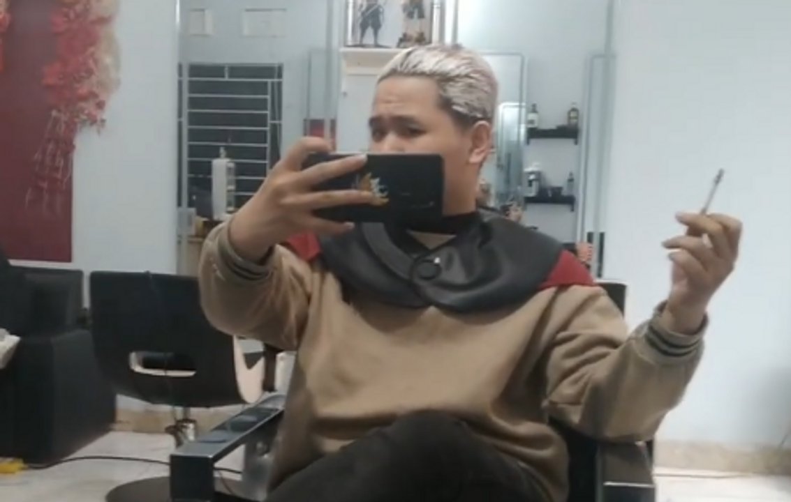 Tôi đi nhuộm tóc.