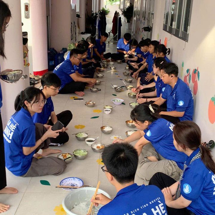 Buổi ăn thường nhật của đội hình thường trực tỉnh Đồng Tháp