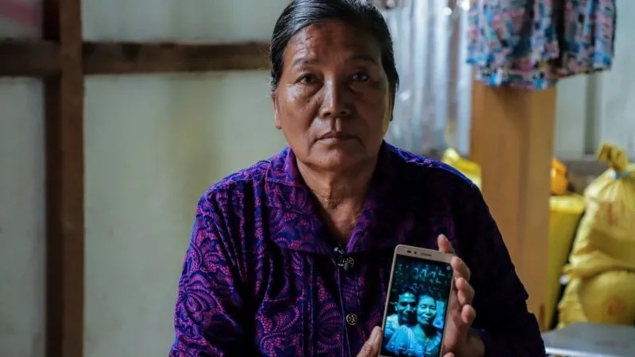 Bà Daw Mu Mu tin rằng bà đã mất con trai trong thảm kịch này. Thi thể của anh vẫn chưa được tìm thấy.