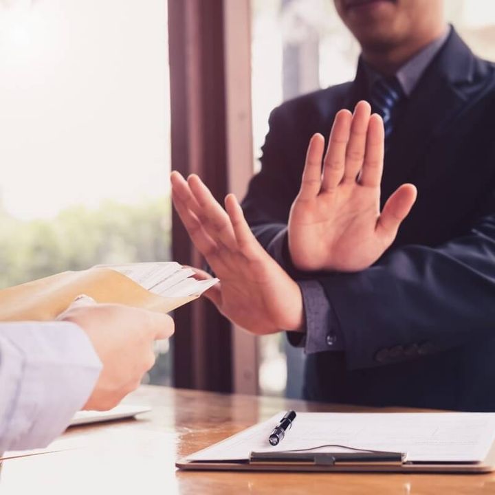 Hình 3: Từ chối là phản xạ đầu tiên để bảo vệ thế giới quan mà chúng ta đã xây dựng bấy lâu nay