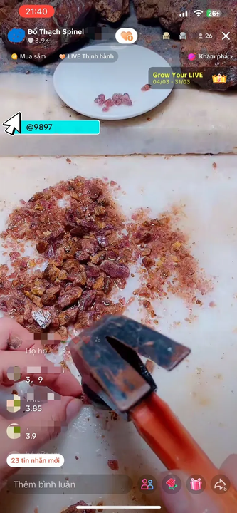 <i>Quá trình xử lý đá quặng vô cùng bạo lực , dù thật sự có đá quý bên trong cũng sẽ ảnh hưởng xấu tới cấu trúc và giá trị ( dù là kim cương - loại đá quý được dùng làm thang đo độ cứng cũng không thể chịu nổi cách giải thạch bạo lực này )</i>