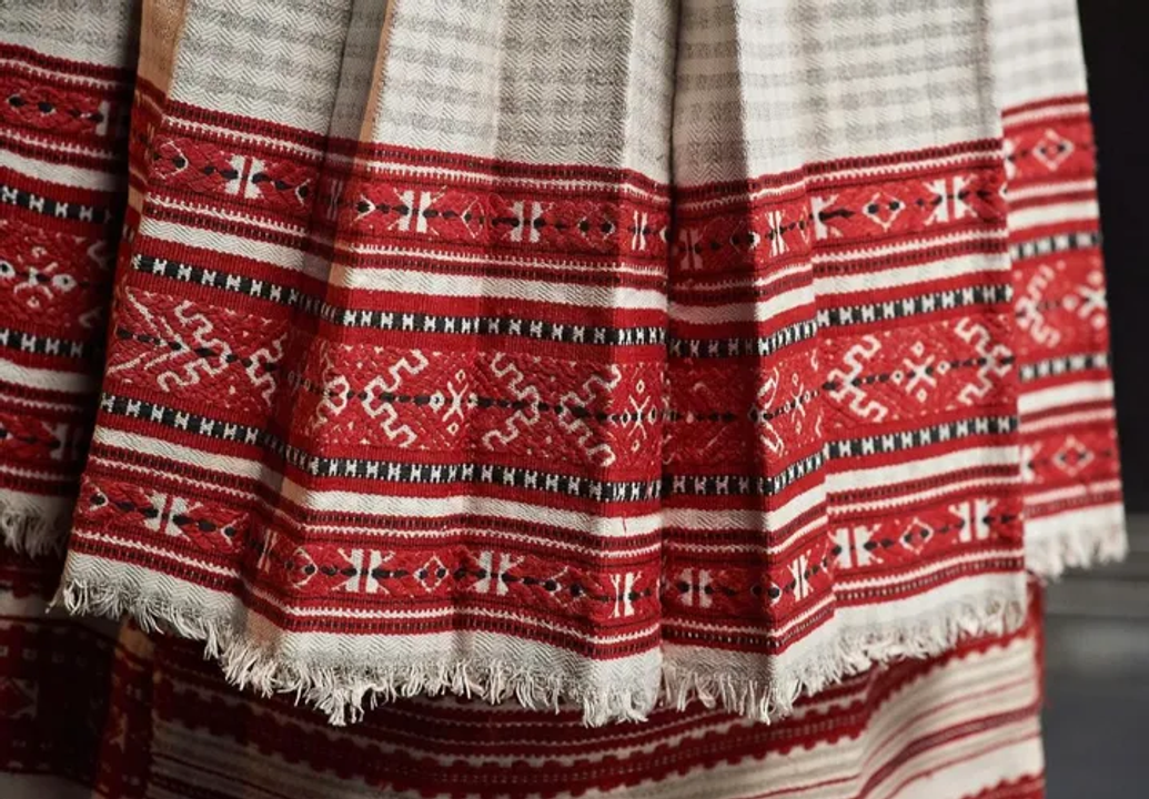 Vải thêu truyền thống Belarus, ảnh từ bách khoa toàn thư trực tuyến về trang phục truyền thống Belarus “Tradycyjny Stroj.”