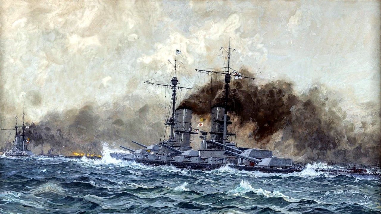 SMS Grosser Kurfurst và SMS Koning ở đằng trước phải chịu hỏa lực dồn dập từ Đại Hạm đội của Jellico khi đang thực hiện quay vòng tác chiến lần 2 lúc 19 giờ. (Claus Bergen)