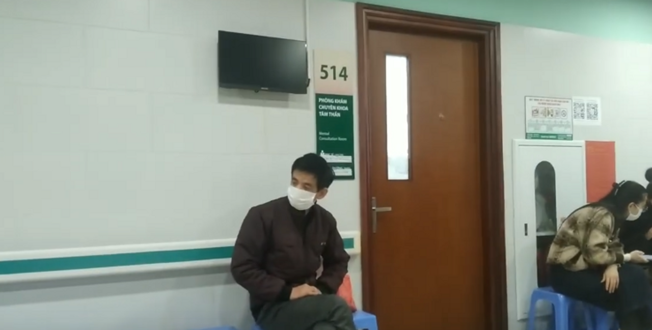 Buổi sáng hôm đó trước của phòng khám tại khoa tâm thần - bệnh viện Bạch Mai.