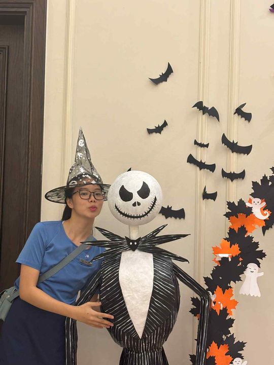 Halloween hoá trang thành nhân viên đi làm 10 tiếng 1 ngày của tui