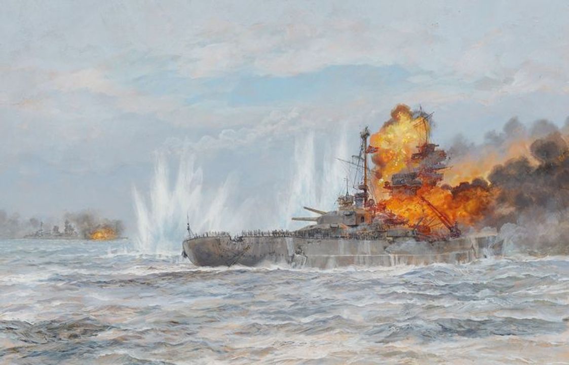 Các thiết giáp hạm Anh thu hẹp cự ly và tiếp tục nã pháo. Đến 9 giờ 40 phút – gần một tiếng sau khi trận đánh bắt đầu – HMS Rodney  ( bên trái bức tranh) chỉ còn cách mạn trái của Bismarck 4.000 yard (khoảng 3,7 km), trong khi King George V ở cách phía sau mạn trái khoảng 6.000 yard (5,5 km). Cả hai thiết giáp hạm lúc này đều khai hỏa bằng cả pháo chính và pháo hạng hai, và ở khoảng cách gần như vậy, phần lớn đạn pháo đều trúng mục tiêu. Bismarck vẫn nổi được, vì phần lớn hư hại là ở phía trên đường mớn nước, nhưng tàu bị nghiêng nhẹ về bên trái  do trúng đạn vào khu vực đường nước, gây ngập, và phần cấu trúc thượng tầng phía trước các tháp pháo phía sau đang bốc cháy. Cuộc pháo kích kéo dài thêm 30 phút nữa, nhưng rõ ràng là Bismarck sẽ không thể bị đánh chìm chỉ bằng hỏa lực pháo binh. Lúc đó, Tovey ra lệnh cho hai thiết giáp hạm ngừng bắn và điều tàu tuần dương Dorsetshire đến kết liễu Bismarck bằng ngư lôi. Cuối cùng, con tàu chìm lúc 10 giờ 40 phút sáng. (Tranh của Paul Wright)