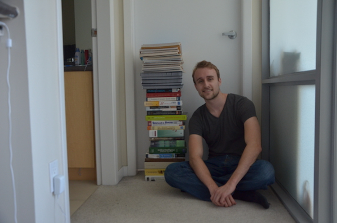 Scott và giáo trình Khoa học Máy tính MIT ở ngay phía sau