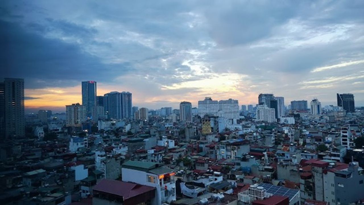 Một buổi chiều nhá nhem nơi mà ánh sáng và bóng tối ở gần nhau đến thế