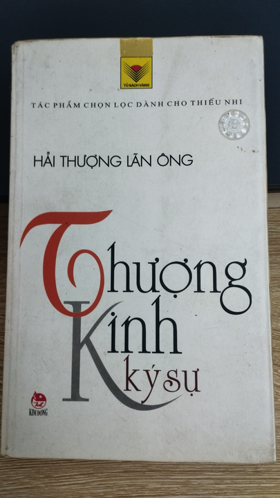 Công danh trước mắt trôi như nước
 Nhân nghĩa trong lòng chẳng đổi phương