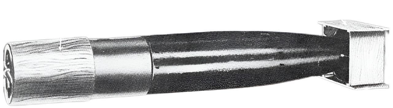 Ngư lôi thả từ trên không Mark 13 trong hình dạng vào cuối năm 1944 đã được cải tiến sâu rộng. Phần mũi được bọc một vòng hãm lực hình “pickle barrel” bằng gỗ dán, có tác dụng làm chậm và ổn định Mark 13 trong giai đoạn rơi giữa chừng, đồng thời hấp thụ năng lượng khi chạm nước, qua đó bảo vệ các cơ cấu cơ khí tinh vi của ngư lôi. Vòng chụp dạng hộp ở phần đuôi làm giảm đáng kể hiện tượng lăn tròn, dao động và trồi đầu (broaching) sau khi Mark 13 đi vào nước.