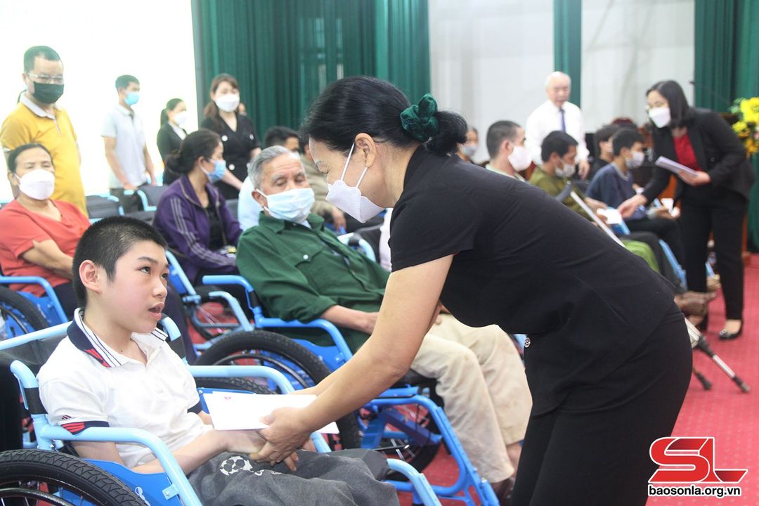 Lòng trắc ẩn, tình yêu thương luôn được triển nở trong những nơi tổn thương nhất.