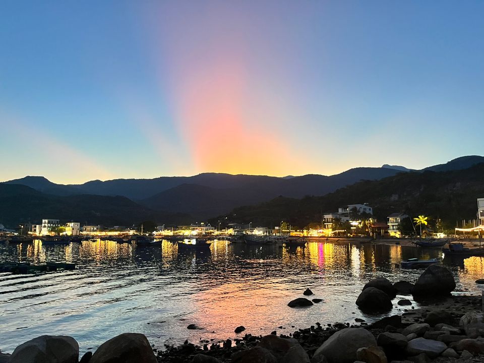 Ánh mặt trời tỏa hào quang luôn