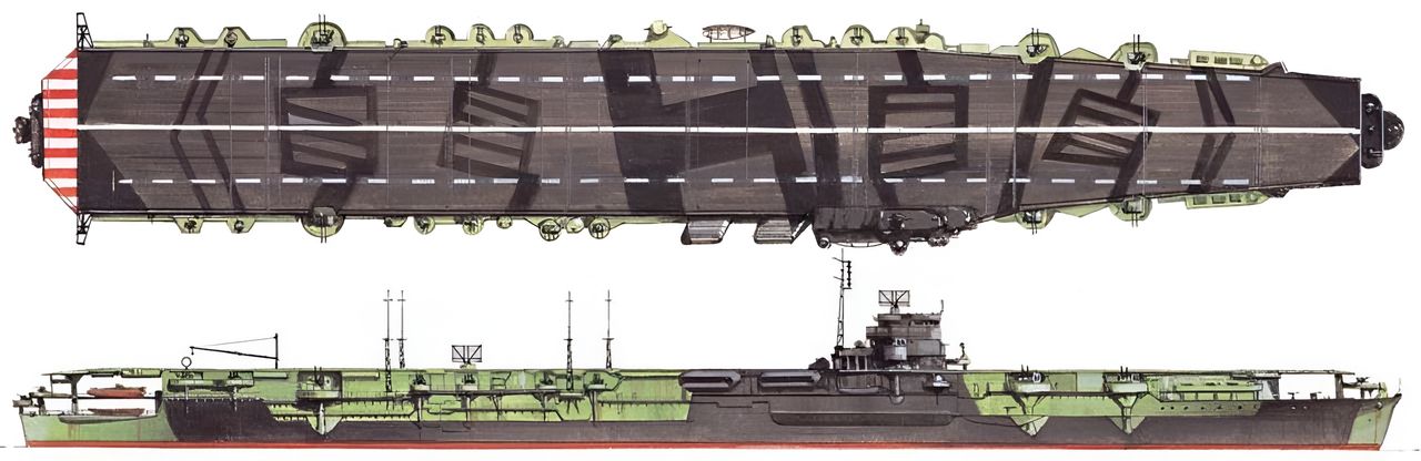 Amagi vào năm 1945, trước khi bị đánh chìm. Con tàu mang diện mạo điển hình của giai đoạn cuối chiến tranh, với pháo phòng không được tăng cường và sáu bệ phóng rocket 4,7 inch gắn ở mép trước sàn bay. Cần cẩu dùng cho máy bay và xuồng ở phía sau được hạ gập xuống sàn bay trong khi tiến hành hoạt động bay. Amagi được sơn ngụy trang giai đoạn cuối chiến tranh, bao gồm họa tiết phá hình trên sàn bay và kiểu sơn chống tàu ngầm trên thân tàu.