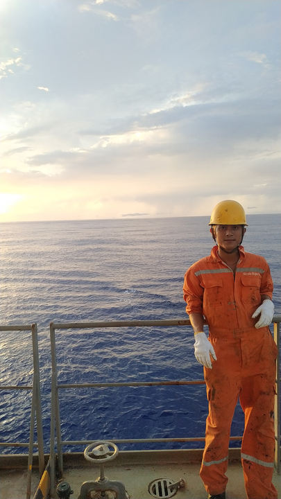 Thuyền viên trên biển