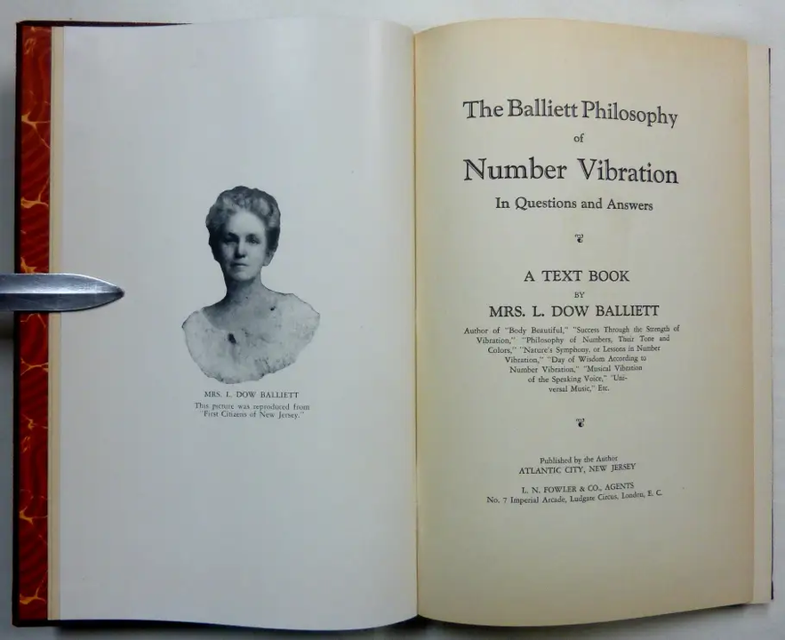 L. Dow Balliett và trang đầu cuốn sách "Rung động số học"