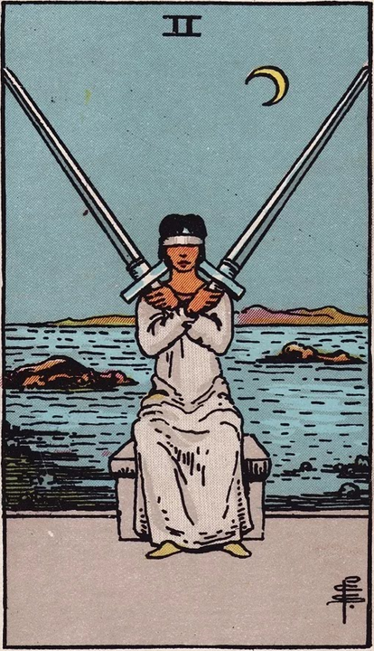 Lá này là 2 kiếm nhưng yếu tố nước rất nhiều (con người bị bao vây bởi biển) nên nó thể hiện sự dằn vặt giữa lí trí và cảm xúc.