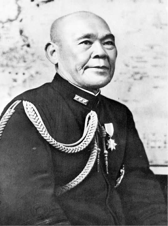 Đô đốc Nagano Osami - Tổng tham mưu trưởng Hải quân, bất đồng chiến lược với Tư lệnh Liên Hợp Hạm đội - Đô đốc Yamamoto. Nagano buộc phải chấp thuận kế hoạch Midway của Yamamoto, và hậu quả thật thảm khốc. (NHHC)