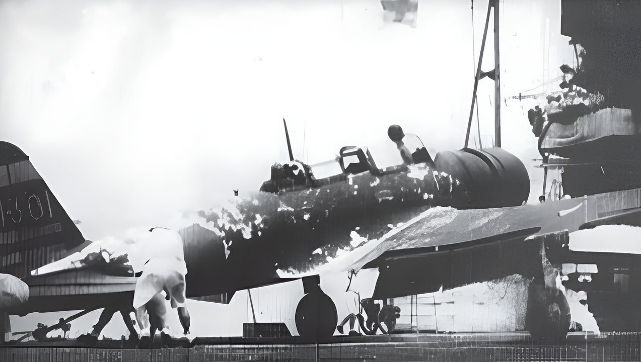 Máy bay cường kích từ tàu sân bay tiêu chuẩn của Nhật trong giai đoạn này là Type 97 "Kate". Đây chính là chiếc B5N2 "Kate" do Fuchida điều khiển trên tàu Akagi. Chiếc Kate là một loại máy bay đa năng, có thể hoạt động như máy bay ném bom ngang hoặc ném ngư lôi; trong Chiến dịch C, nó chỉ được sử dụng như máy bay ném bom ngang.