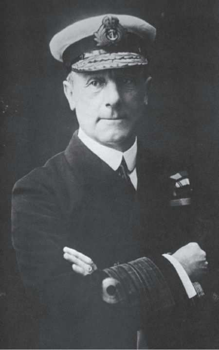 Đô đốc Sir John Jellicoe chỉ huy Đại Hạm đội từ khi chiến tranh bùng nổ vào tháng 8 năm 1914 cho đến khi ông được điều về Bộ Hải quân vào tháng 12 năm 1916. Màn thể hiện của ông tại trận Jutland là xuất sắc, nhưng ông đã bị tước mất chiến thắng rõ ràng mà lẽ ra ông xứng đáng có được, nhờ vào tài năng của đối thủ phía Đức.