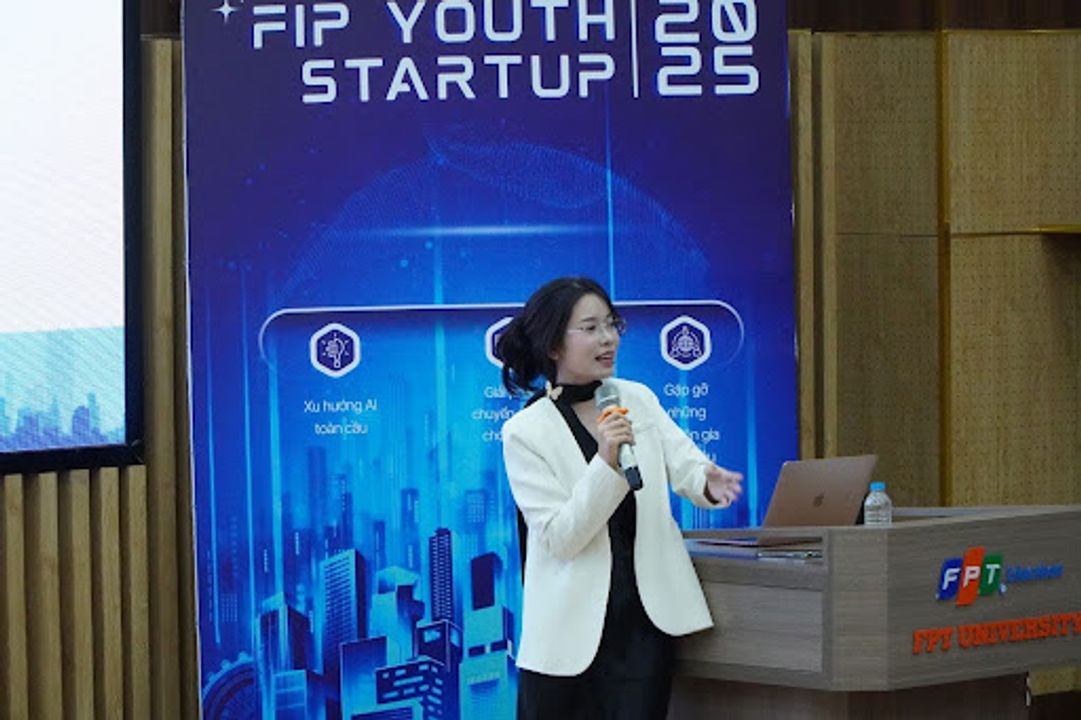 <i>Diễn giả Áo Dài Võ Thị Mỹ Duyên - Giám đốc Đào tạo Học viện Kỹ năng VTALK</i>