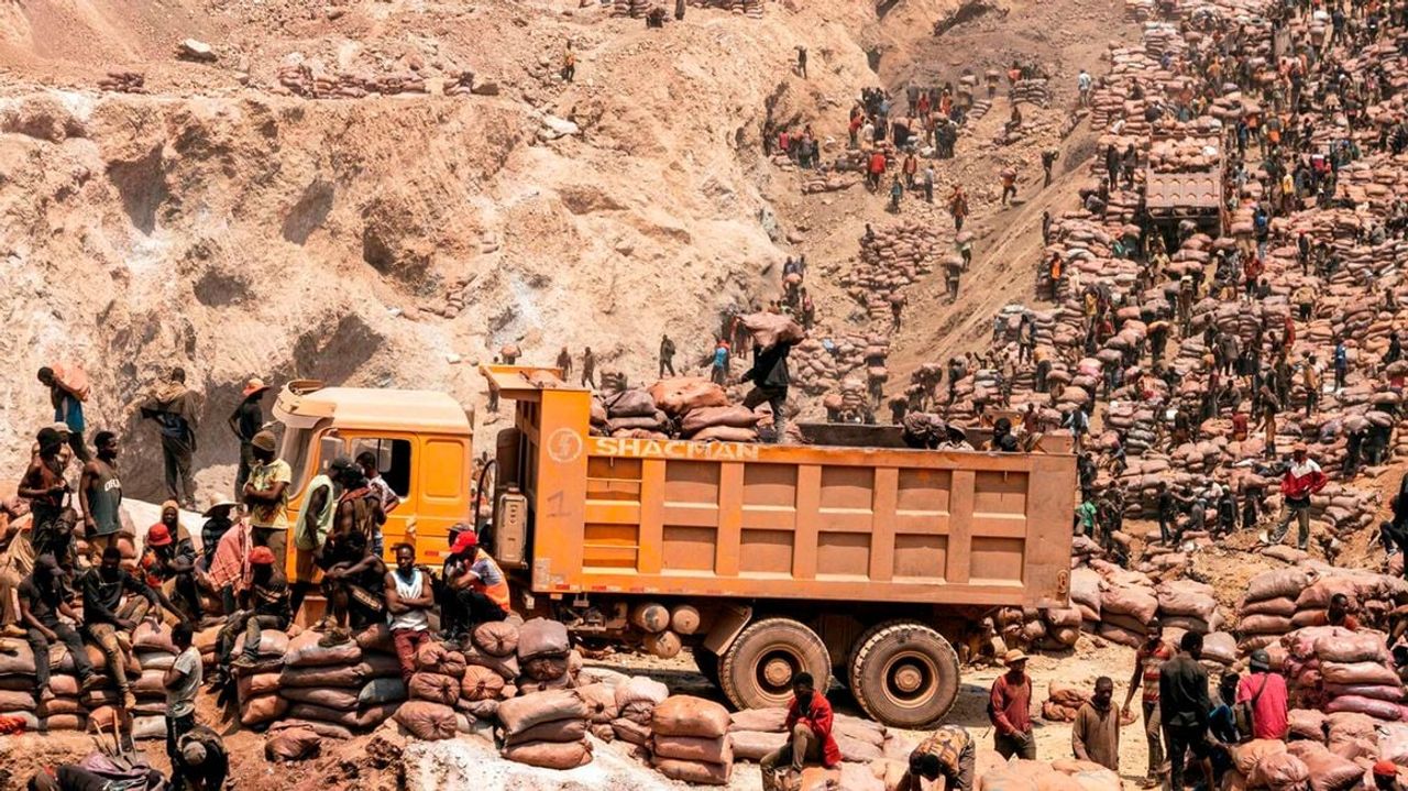 Khai thác coban ở Congo, gây ra nhiều nghi ngại về quyền con người. Nguồn: Worldsaid