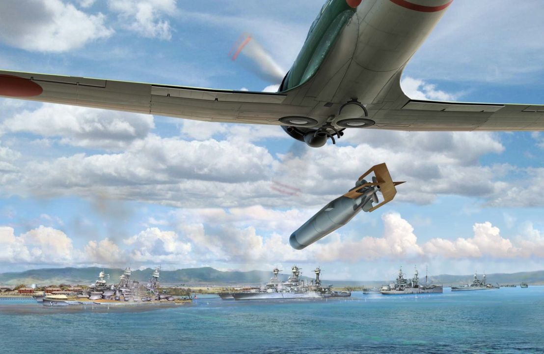 Dãy thiết giáp hạm (Battleship Row) trong lúc bị tấn công bởi các máy bay ném ngư lôi do Thiếu tá Murata chỉ huy. Bên phải là thiết giáp hạm Oklahoma, còn bên trái là West Virginia. Phía sau họ lần lượt là Maryland và Tennessee. Trong số 12 máy bay ném ngư lôi thuộc đơn vị của Akagi, có 11 chiếc đã thả ngư lôi. Kết quả thật tàn khốc. Do Oklahoma là mục tiêu dễ tiếp cận nhất, con tàu phải hứng chịu phần lớn đòn tấn công và trúng nhiều quả ngư lôi. Trong hình, con tàu đã bắt đầu nghiêng về mạn trái. (Tranh của Jim Laurier)