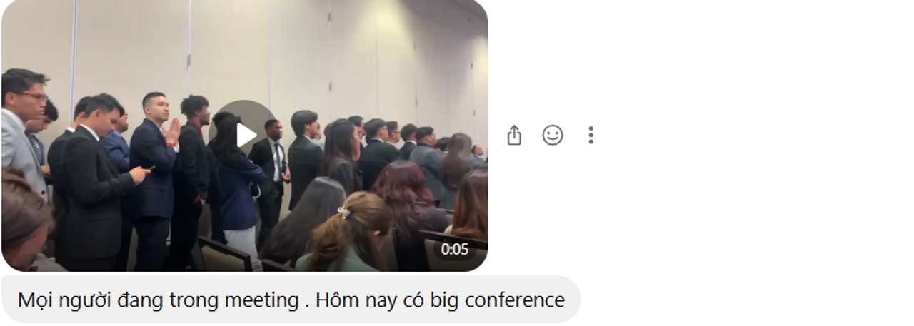 H khoe dự án có sự kiện lớn, toàn những con người khoác lên những bộ vest, áo nghiệp vụ chỉnh chu, mình lại nghĩ lớn như thế nào mà lại bắt các bạn phải đứng hết thế kia =)))))
Thực sự xem là biết ngay.... đa cấp với một ông lớn mặc vest giọng nói hùng hồn về "a very special thing", hai hàng người (mà chắc toàn sinh viên) phải đứng mỏi hết cả chân ở hai hàng bên cạnh