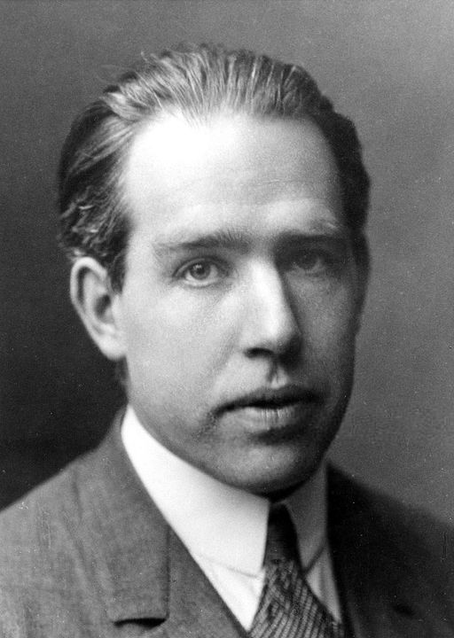 Niels Bohr (1885 - 1962) — Nhà vật lý lỗi lạc, một trong những người xây dựng thuyết lượng tử sơ khai là một Instrumentalist (nguồn ảnh: wikipedia)