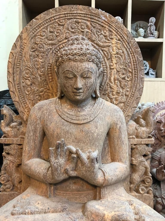 Vầng hào quang cầu kỳ của tượng Mathura