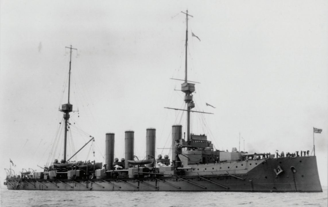 HMS Defence là một tàu tuần dương bọc thép lớp Minotaur và là chiếc cuối cùng thuộc loại này được đóng cho Hải quân Hoàng gia. Tàu tuần dương bọc thép trên thực tế chính là phiên bản tiền-Dreadnought của thiết giáp tuần dương hạm. Trong khi các thiết giáp tuần dương hạm được trang bị công nghệ turbine và hệ thống pháo hạng nặng đồng nhất, thì các tàu tuần dương bọc thép lại sử dụng hệ thống vũ khí hỗn hợp và động cơ hơi nước giãn nở ba lần kém bền bỉ hơn.