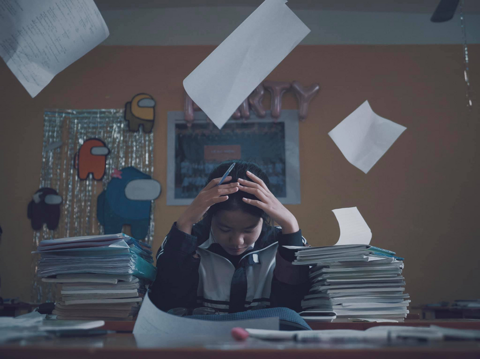 <i>Cái kết của văn hóa '"Học mẹo": Khi xác suất đoán mò tiệm cận 0%, thế hệ trẻ buộc phải quay về với năng lực tư duy thực – thứ duy nhất AI chưa thể thay thế hoàn toàn. (Nguồn: Sưu tầm)</i>