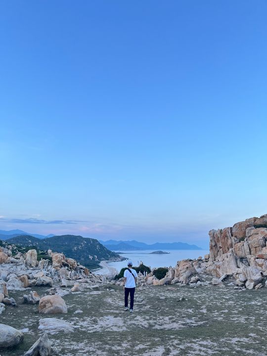 Hên sao nhờ được 1 cặp đôi nhờ chụp ảnh hộ